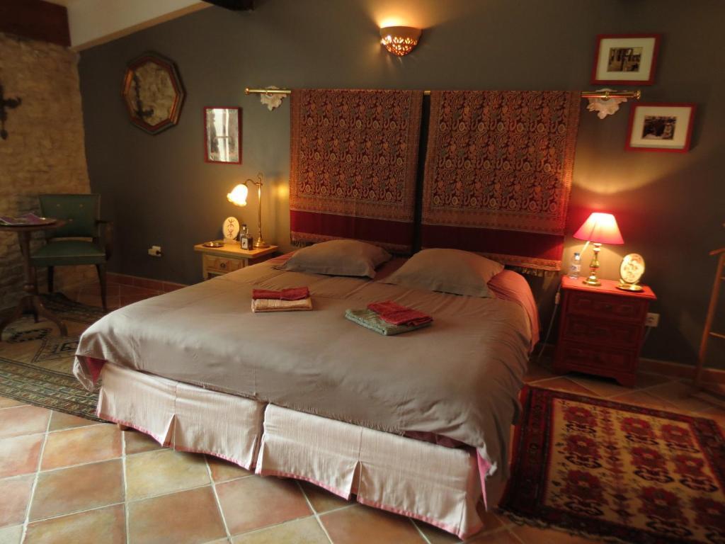 La Claverie Sainte-Radégonde-des-Noyers Стая снимка